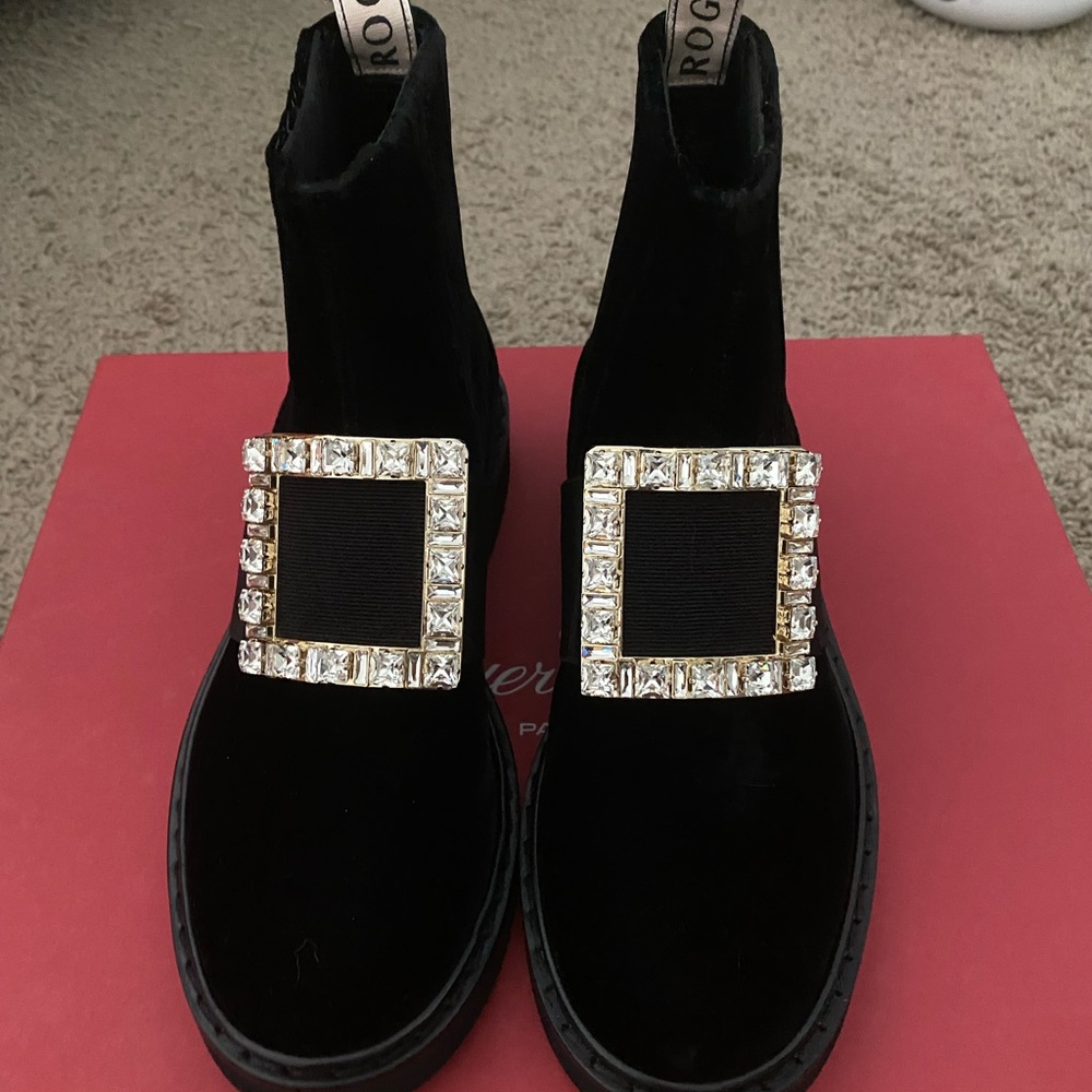 Viv' Rangers Strass Buckle Chelsea Booties in Velvet